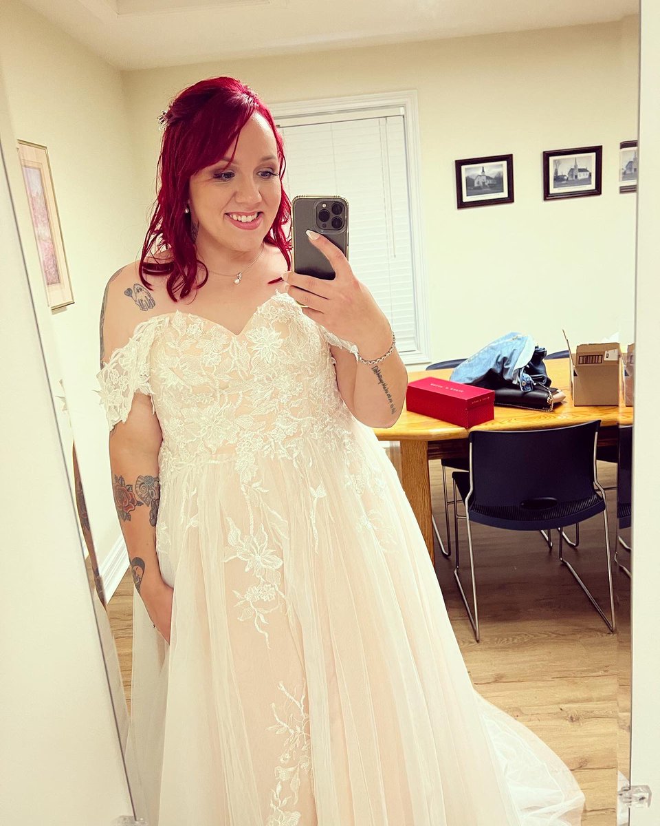 bethann_7's tweet photo. Married to my best friend ♥️ 11.12.22 https://t.co/Uz9QXPMDcx
