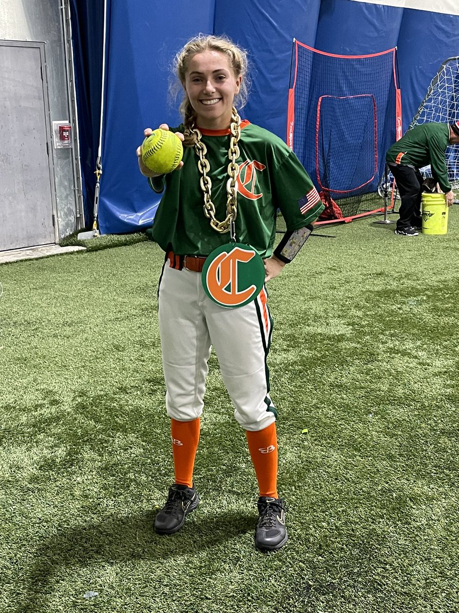 💣 🚨 <a href="/9mfranklin/">Morgan Franklin</a> with a 2-run bomb in the first game of the morning at the Winter Slam College Showcase! 💪🏻🥎🧡💚