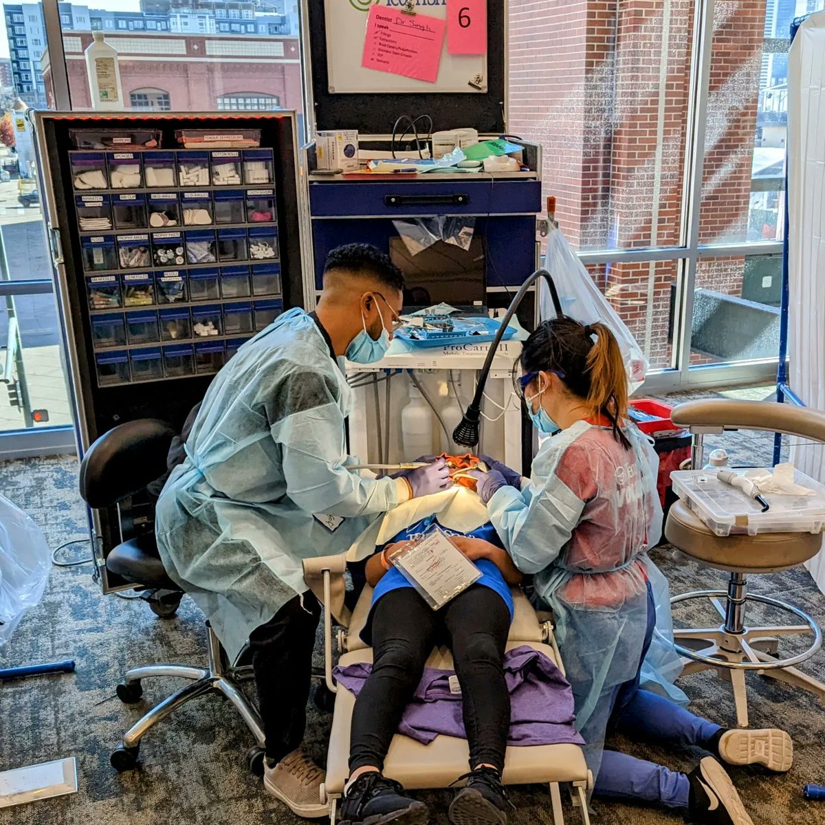 dentalelements's tweet photo. TeamSmile | Dental Outreach
•
#teamsmile #dental #dentistry #dentaloutreach #dentalelements #dentist #denverdentist #colorado #rockies #coloradorockies #outreach #pediatric #pediatricdentistry #team #smile https://t.co/xJFCibB7mM
