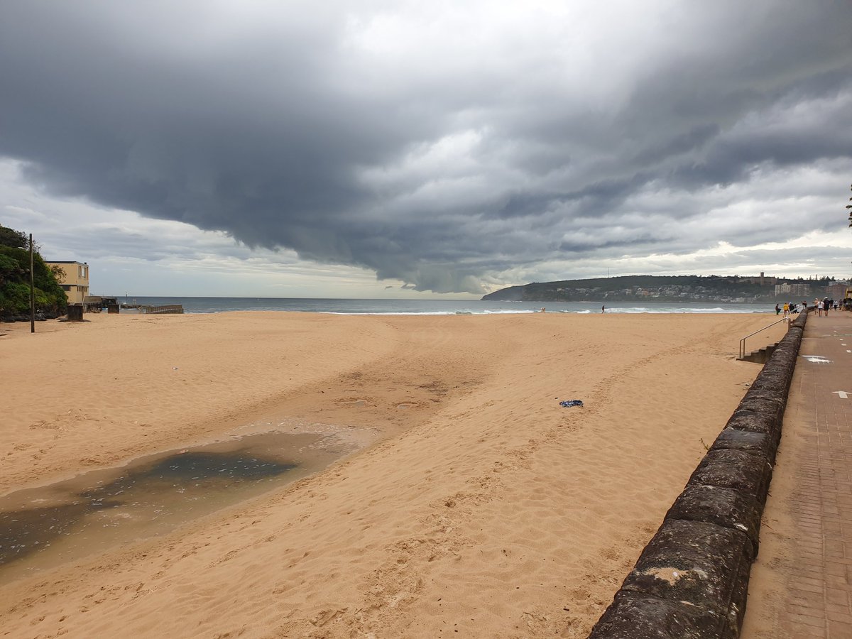 After 3 years I'm back in one of my favorite cities in the world, Sydney! This week I'll be onboarding at <a href="/umanotech/">Umano</a> and enjoying the city. And the best remedy for jetlag is a morning run along Manly Beach 🙃