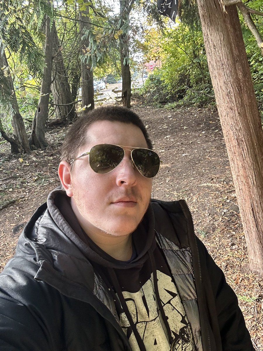 0xCheffy's tweet photo. @JBdegods @apelist16z @ape16z Lil nature walk ๐ณ Portland is the only place where you might need a coat AND Sunglasses ๐คฃ๐ shoutout @jeditrinupab for the FIRE @cobaltbkk shades ๐ #GibWL https://t.co/1ACR6yuaS7