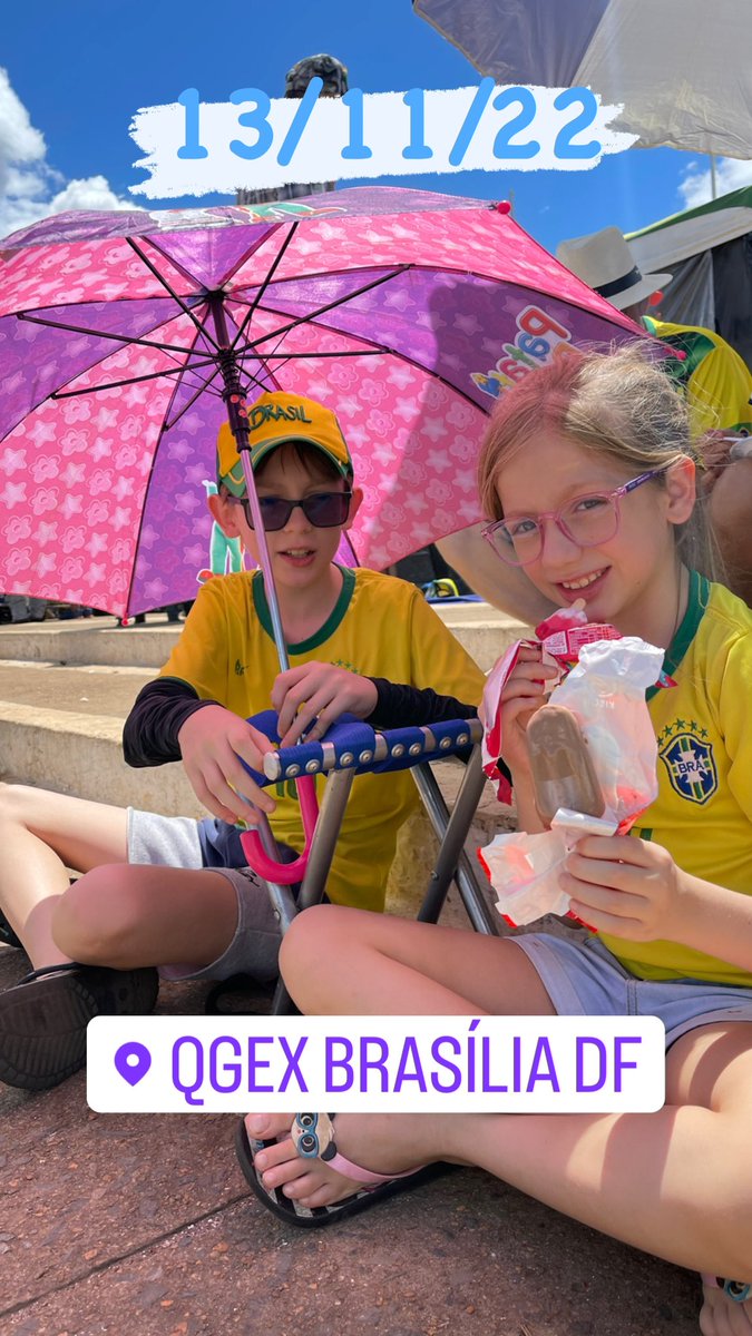 Liliput2511's tweet photo. Levando os pequenos para estimular a consciência cívica e patriótica em defesa da democracia e liberdade #vempraBrasília #FFAA #FFAAsalvemOBrasil #QGEx #VemProQuartel #VemproQGExBrasília https://t.co/vUbSW2kZ4w