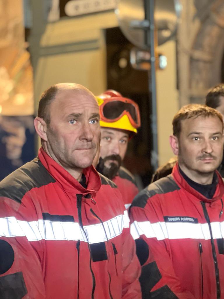 Sdis59's tweet photo. [👨‍🚒Effondrement - Lille]

Les #sapeurspompiers du #nord, ce sont plus de 6000 hommes et femmes sapeurs-pompiers 🚒 , personnels administratifs et techniques 🛠, mais également des chiens de recherche🦮, au service des autres 24h/24. https://t.co/379epEbxlC