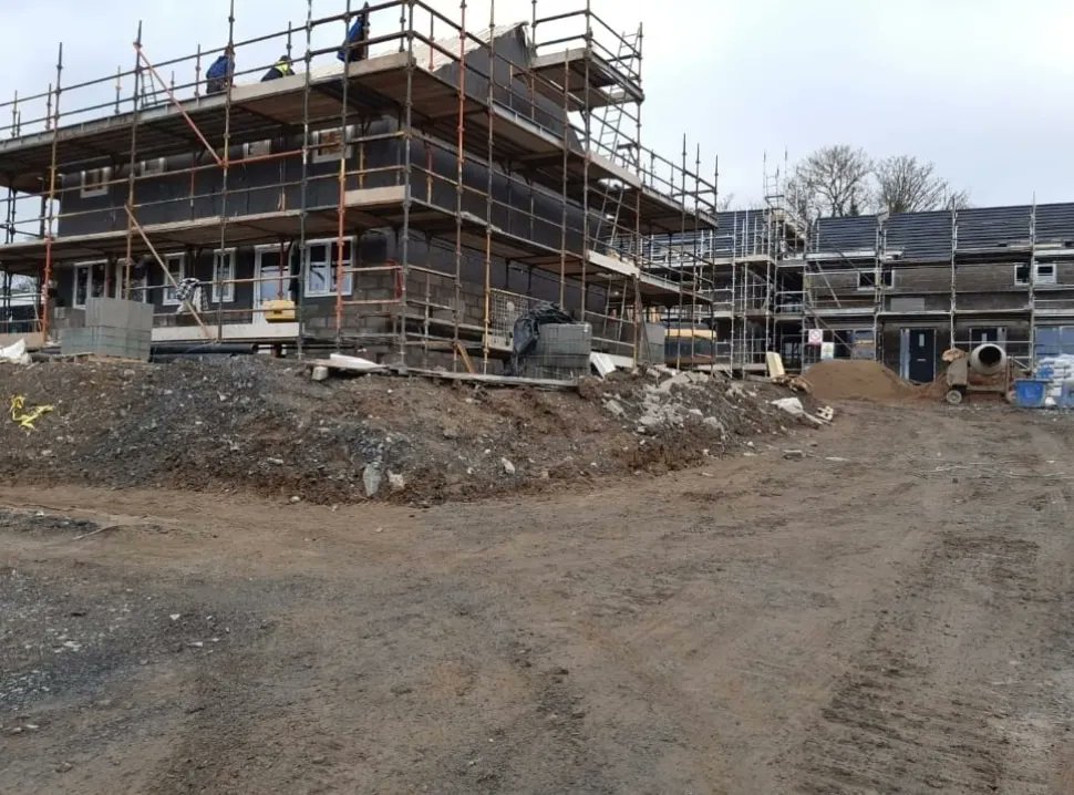 QTFHomes1's tweet photo. 𝙏𝙝𝙚𝙣 &amp; 𝙉𝙤𝙬

8 townhouses in Dromara Co Down. Kits went up in January 2022 and once the top layer of tarmac is laid the new tenants will be in just in time for Christmas 🎅 

Get in touch to talk about our fast turnaround times ⚡⚡

 #timberframe #timberframekit https://t.co/ZYbN8a5q8u