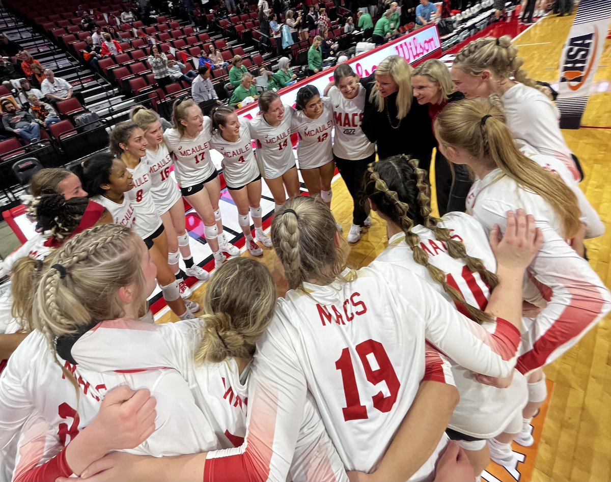 McAuley Volleyball tweet media