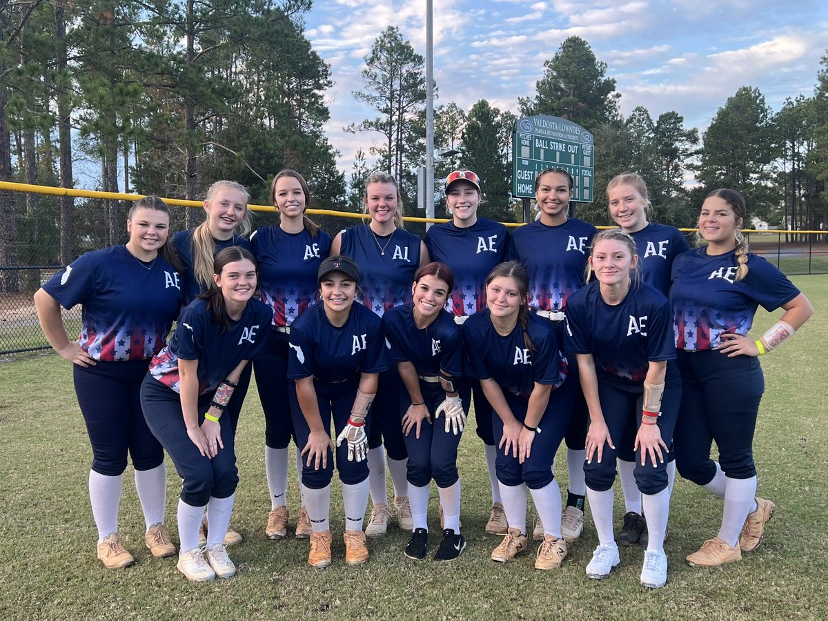 KLucas2023's tweet photo. We went 2-1-1 at BackwardsK #family @adiktivelite16u @aanderson099 @KiaraSoler17 @emmavickers24 @MaddieB2006 @Marie_Kelly2024 @coachdelightful https://t.co/KnbSU1gyS6