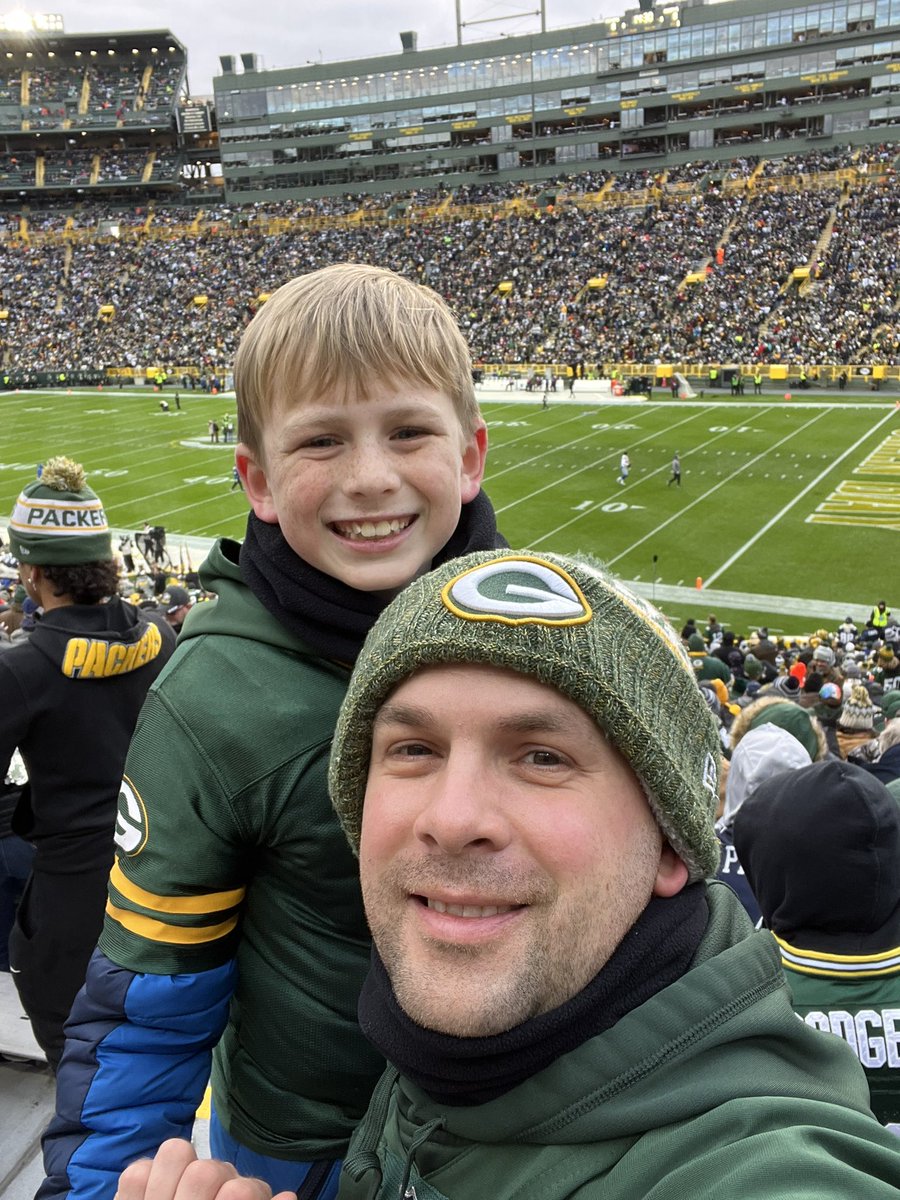 shwebbs's tweet photo. #getloudlambeau Go pack go!! https://t.co/cMtGd65lpt