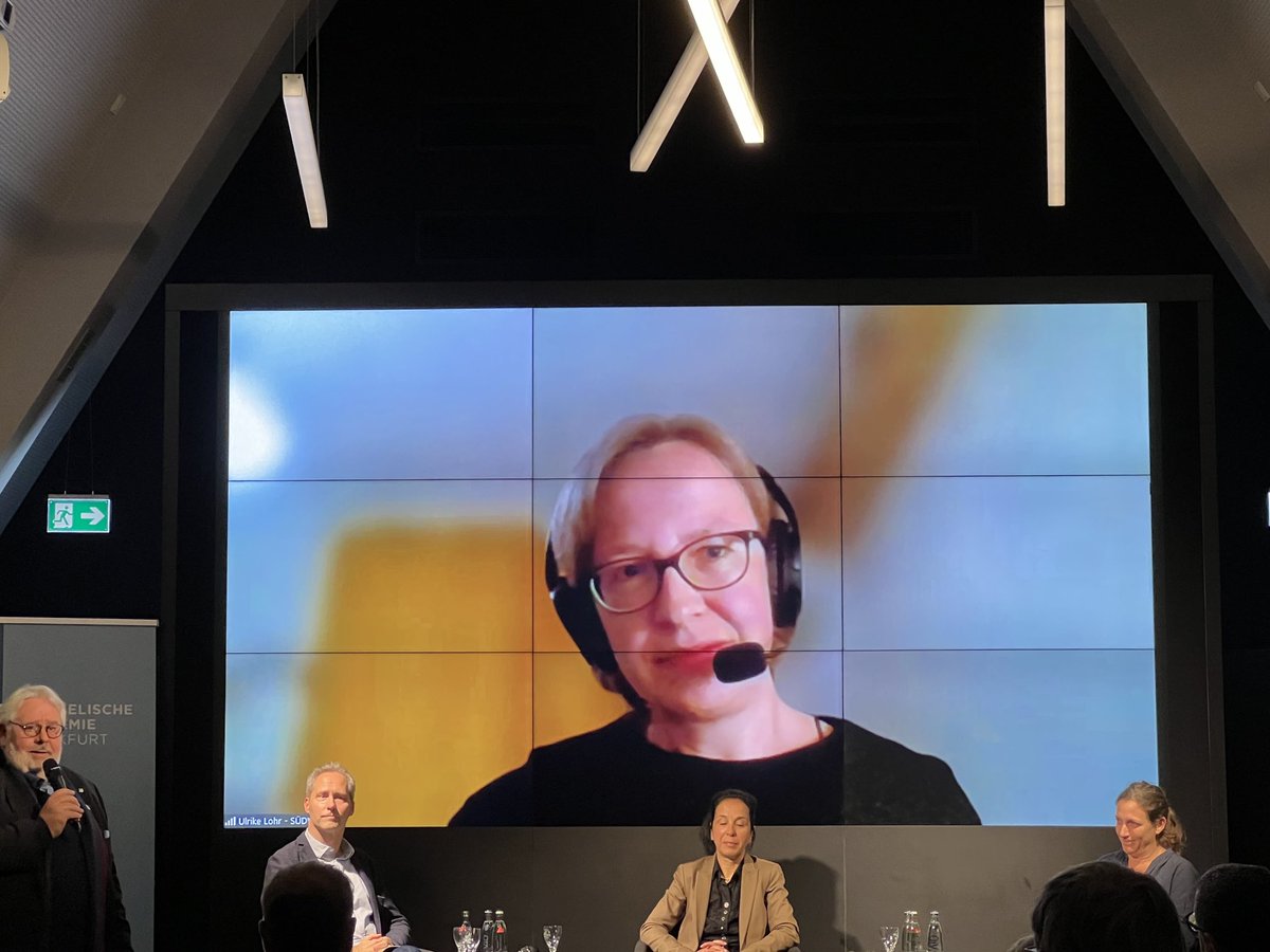 AjpmNews's tweet photo. Im Rahmen der #FairFinanceWeek ⁦@glsbank⁩ ⁦@OikocreditDe⁩  ⁦@triodosde #InvestInVisions hielt Frau #Professor Gabriele #Moos⁩ @HSKoblenz am 10.11.2022 in der ⁦@ev_akademie⁩ einen #Vortrag zur #sozialen #Taxonomie. Im Anschluss fand eine #Diskussion statt. https://t.co/SCPXcwGDuU