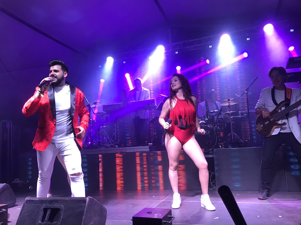 ClavedeSolAlm's tweet photo. Este #Finde hemos estado en #OlulaDeCastro con motivo de sus #Fiestas de #MorosyCristianos 🎉🎶

Ni el frío los para 🥶😎‼️

Muchas gracias por contar con nosotros‼️

#ClaveDeSolEspectaculos
#SomosVerbena https://t.co/8wNbZe8iQi