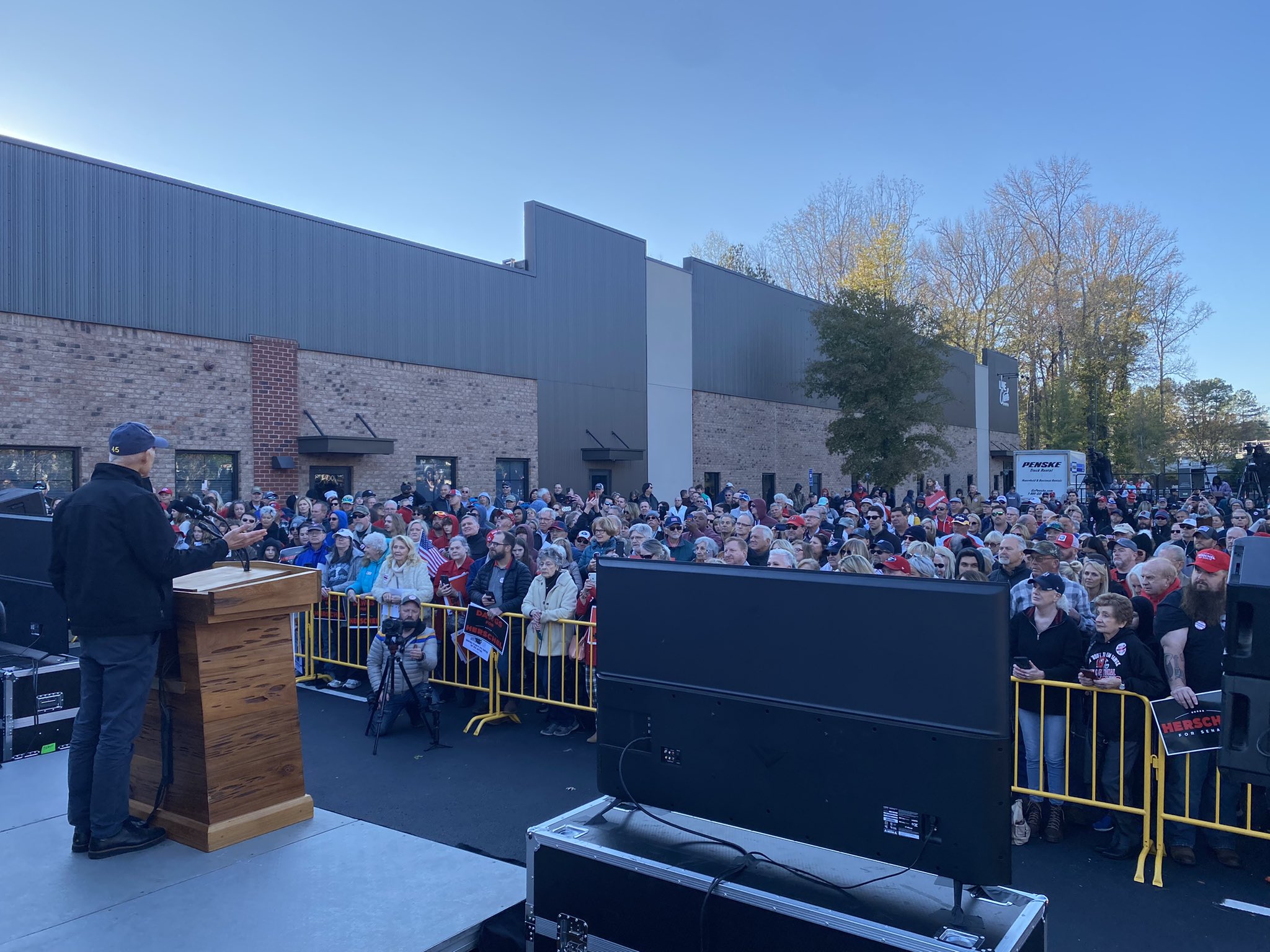 Huge Crowd Awaits Papa And Ghouls Leak Release - scoct8g