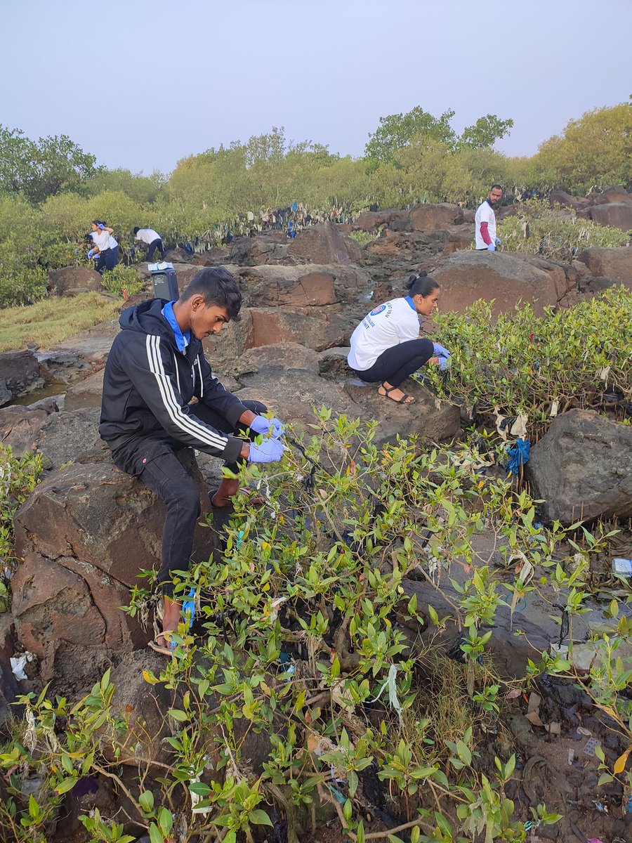 KeepHopeAlive_0's tweet photo. #Danapani beach Clean-up Drives and awareness programme conducted by #KeepHopeAlive foundation and @NSS_Patkar every Sunday. https://t.co/mChobxgor3