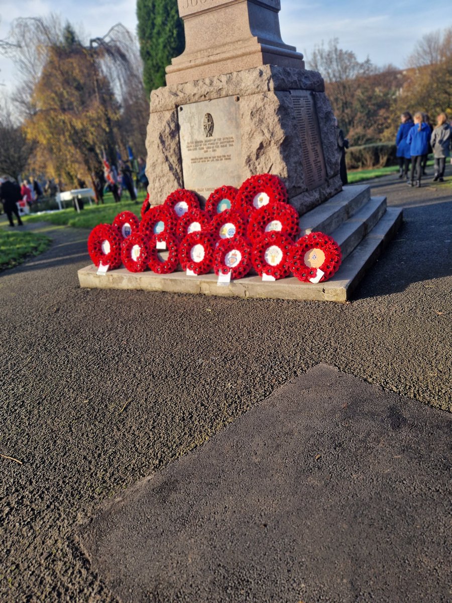 danniibarr's tweet photo. Representing @BonnybridgePS at todays remembrance service. Lovely to see such a big turnout of the younger generation. Lest we forget ♥️@BPSMissCanning @BPSMissStanners https://t.co/BnptkZZOdv