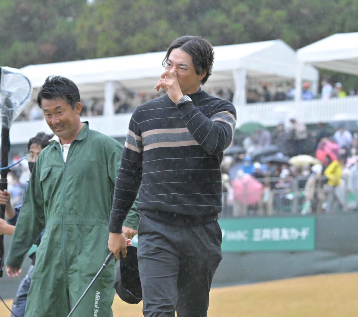 #石川遼 を支えた佐藤賢和キャディー「長かったね、ここまで」　3年ぶりの勝利の抱擁 hochi.news/articles/20221… #golf #ゴルフ #ニュース