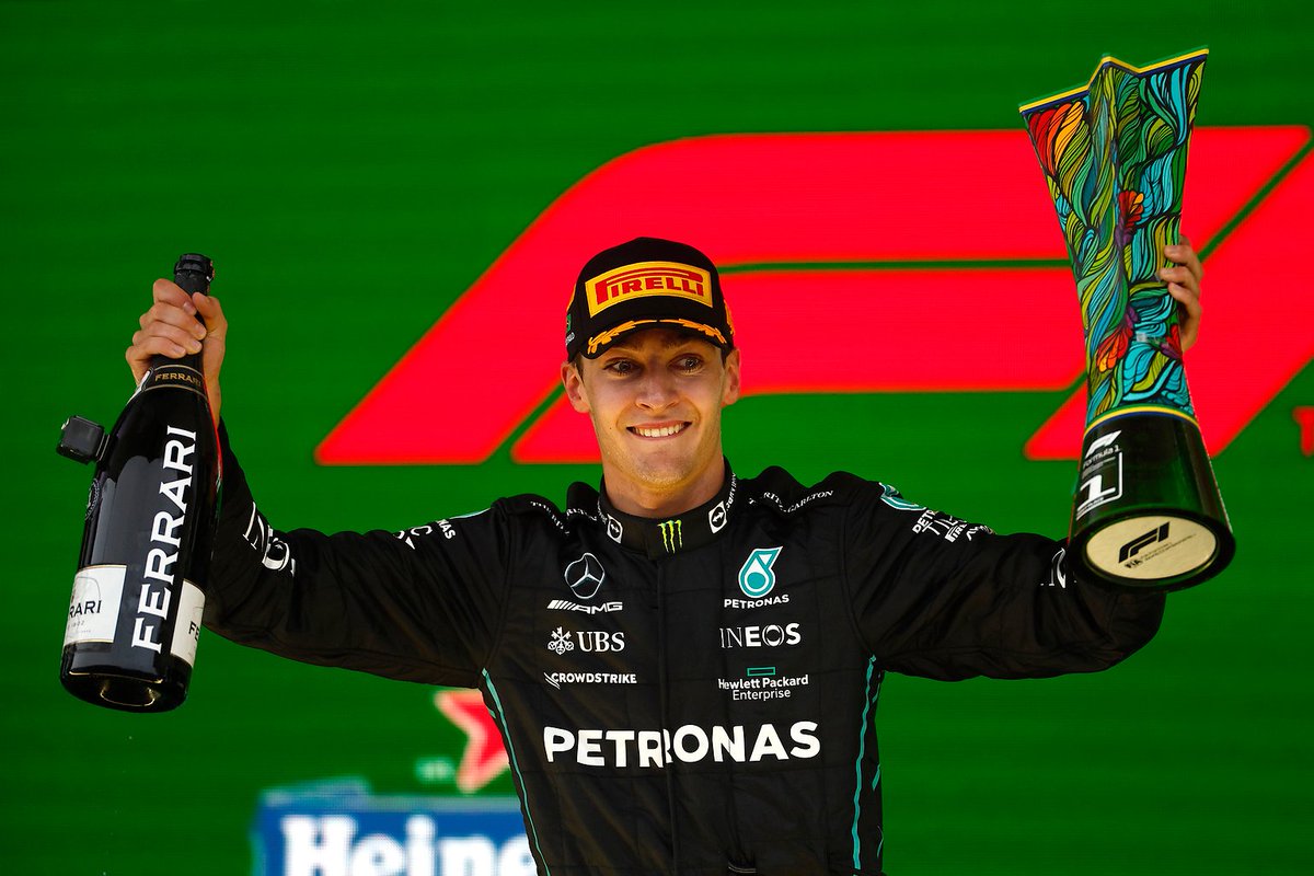 🔴 George Russell aurait pu ne pas finir la course à cause d'une fuite d'eau sur sa voiture 😮

L'équipe a préféré ne pas le prévenir mais avait des craintes sur le fait qu'il abandonne à quelques tours de l'arrivée.

(🗞️ <a href="/The_F1Whisperer/">The_F1_Whisperer</a>)

#F1 #BrazilGP 🇧🇷