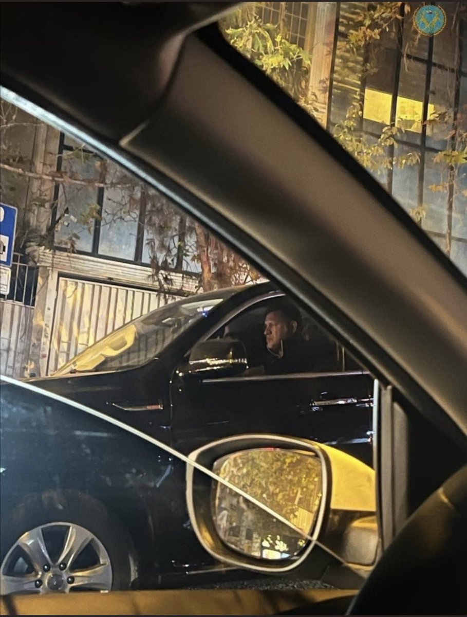 OutFarsi's tweet image. دیده شدن علی دایی نزدیک بیمارستان دی 
#مهسا_امینی