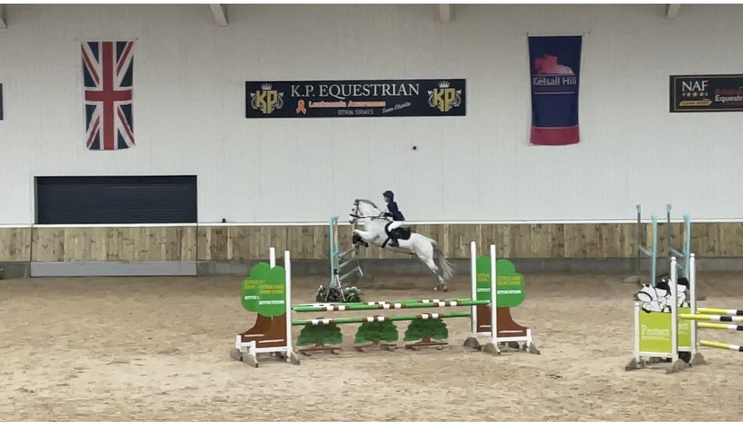 A big thank you to Mr Williams @EryriHarrier for being Top Chauffeur, Pony Holder and Treat Giver today at Winter League Show Jumping @KelsallHillEque #RobbyRotten #Connemara