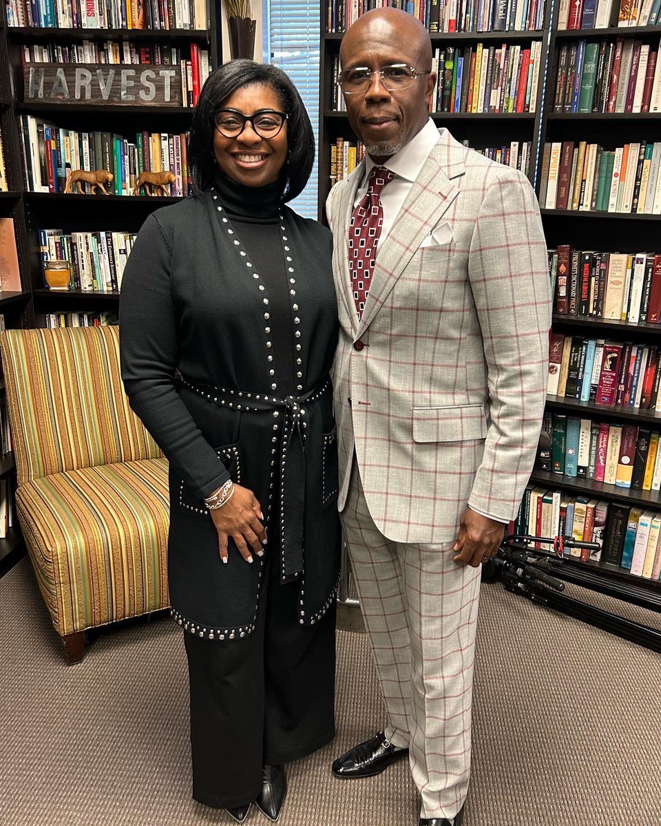 1Vanguard's tweet photo. Today was absolutely amazing!!!! Speechless!!!! TGBTG. I want to give a shout out to my sister Lady Melissa Smith for allowing God to use her in am awesome way!!! God rock the house today!!!! He is so faithful!!!! #Chapter55 #doublegrace https://t.co/8JP2jCUZ8M