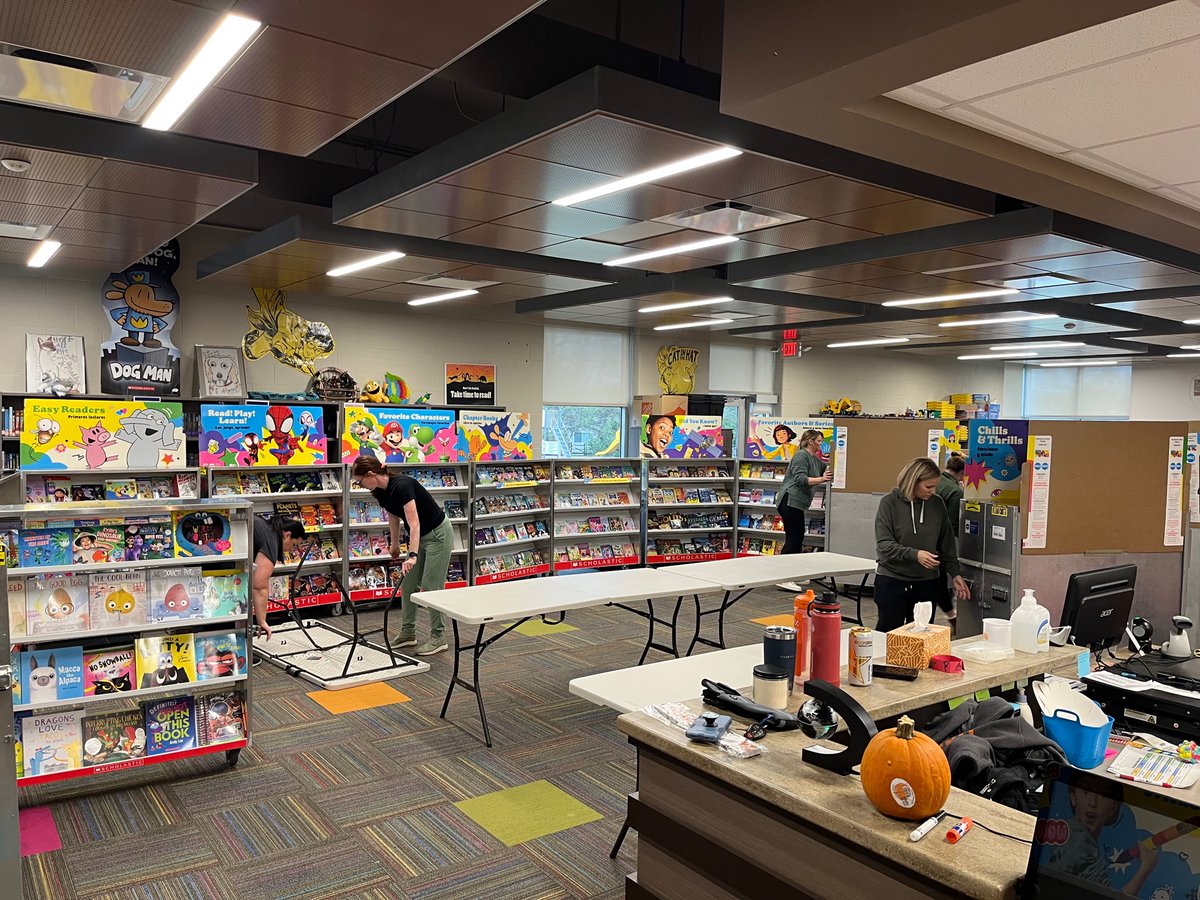 PeterFrancus's tweet photo. The Scholastic Book Fair at Maddux Elementary is all set for students! A big thank you to the @maddux_pto for their help getting everything ready. The link with information for our Book Fair can be found below. Thanks for your support! @MadduxMustangs 

🔗https://t.co/l92PYDHuDf https://t.co/5hE76xz88M