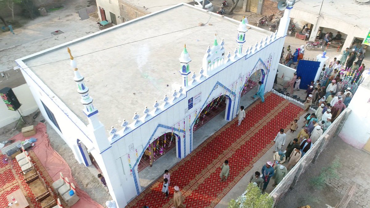ayshaaaaaaa_'s tweet photo. Alhamdulillah the Masjid i set out to build in my cousins name is complete! May Allah grant her jannah and make this masjid a means for eternal sadaqa for her! Please remember Henna in your pious duas https://t.co/EkkwXka4bc