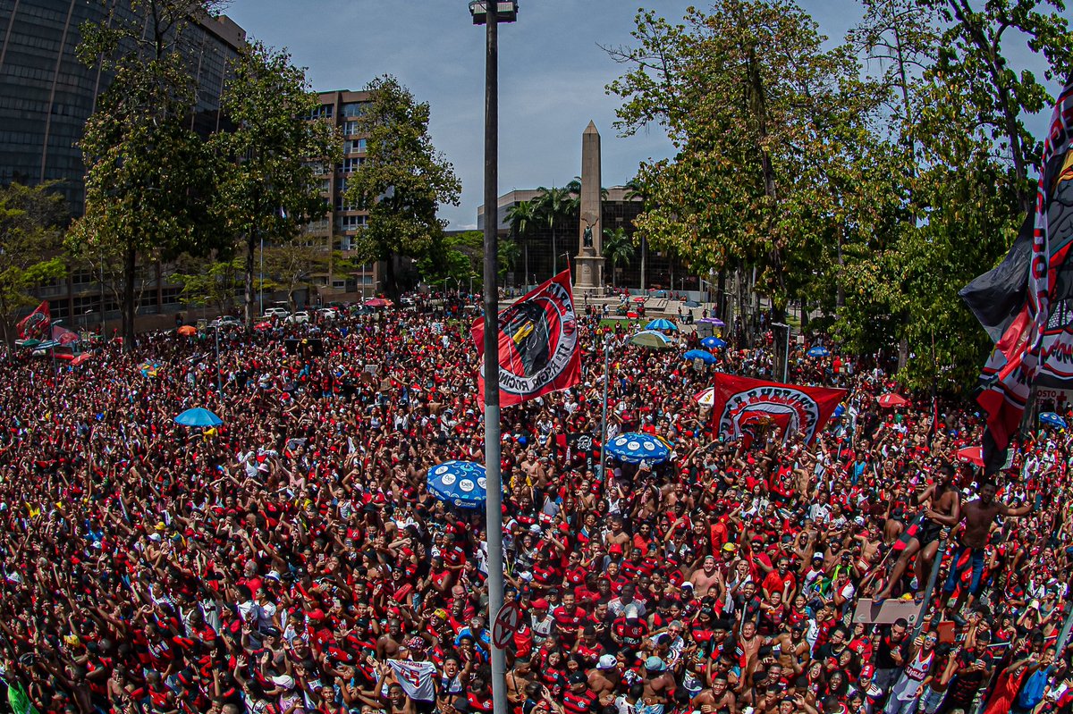 Flamengo's tweet photo. A Nação é show! ❤️🖤 https://t.co/A0wLAL6DUN