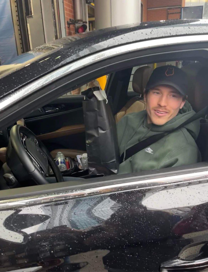 mylenemartin92's tweet photo. When you gave a gift to @BGALLY17 yesterday and now you have a proof that he opened it🥹🥰 WE MADE IT🥹 @gallymycaptain #gohabsgo https://t.co/xj6GNh41Y9