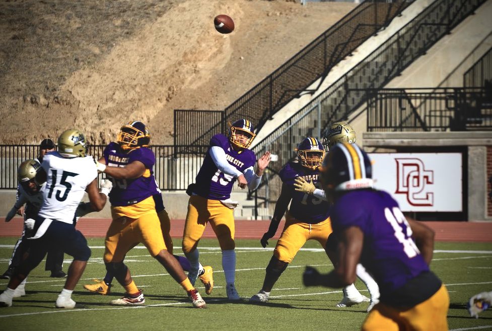 BenMaldonado_'s tweet photo. Freshman Season In The Books ✅
•6’5
•295
•OT/OG
•#55 
•’24 Grad 
#JucoProduct @rdorceus72 @coachterrykarg @JuCoFootballACE @JUCOFFrenzy @PeteMonzon 
🎥-https://t.co/2KcMAnAuLb https://t.co/SpZ6toQn8Y
