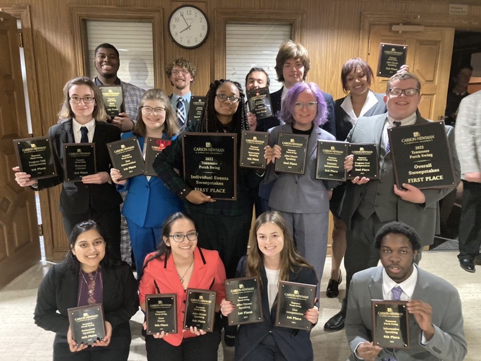 C_Russ64's tweet photo. This weekend took a business trip to Tennessee with the Speech and Debate Team. Marian came out on top winning 1st overall and 1st in individual events and I actually got first place in my Slam Poetry #blessings ✨💰🙏🏽 God is Good 🙏🏽🖤 https://t.co/9KigthuZhK