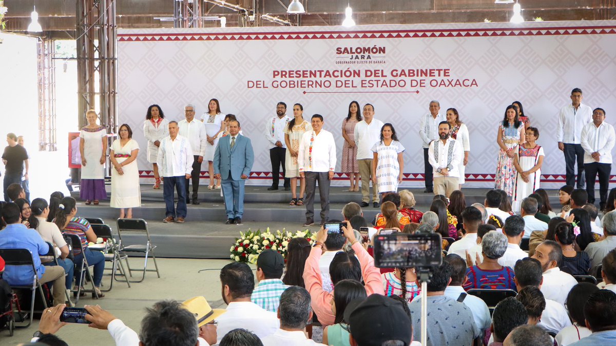 KarinaBaronO's tweet photo. Me honra la confianza que nuestro Gobernador Electo, @salomonj, me ha otorgado para encabezar el SESESPO.

Asumo esta responsabilidad y estricto compromiso con la ciudadanía oaxaqueña. Trabajaremos incansablemente para atender las imperantes demandas en materia de #PazYSeguridad. https://t.co/8e6a7JiefG