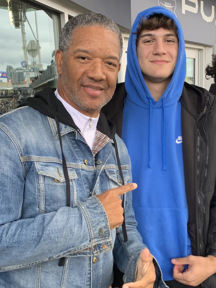 Thanks <a href="/damonallen9/">Damon Allen</a>. 72,381 passing yards, 11,920 rushing yards. #Legend #HOF <a href="/CFL/">CFL</a> <a href="/TorontoArgos/">Toronto Argonauts</a>