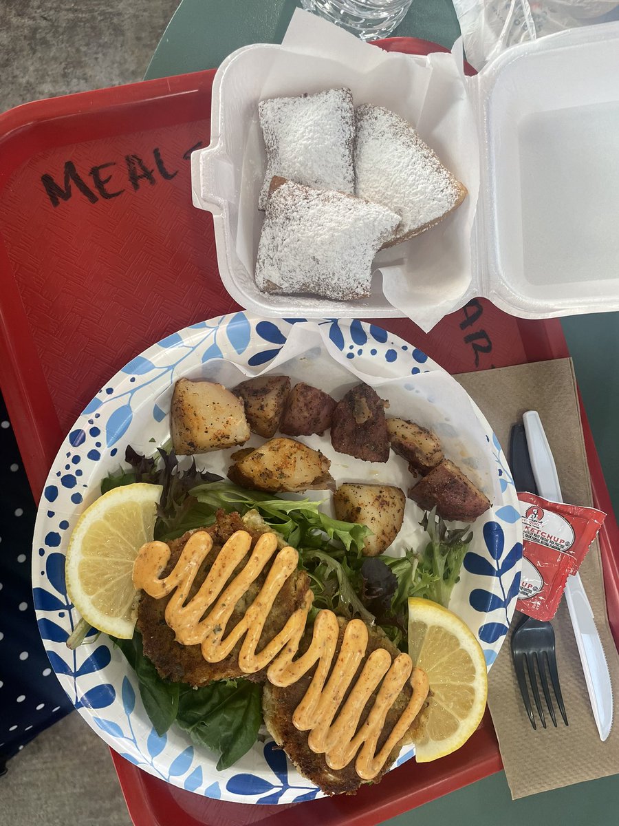 gave my AMS-SEM-SMT talk this morning then celebrated with vegan crab cakes and beignets 🥰 whst a lovely weekend