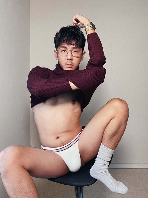 It&rsquo;s cold outside, dress warm! Knit jockstrap from @osutinxxx ⛄️✨ https://t.co/XGhb4K2d2N