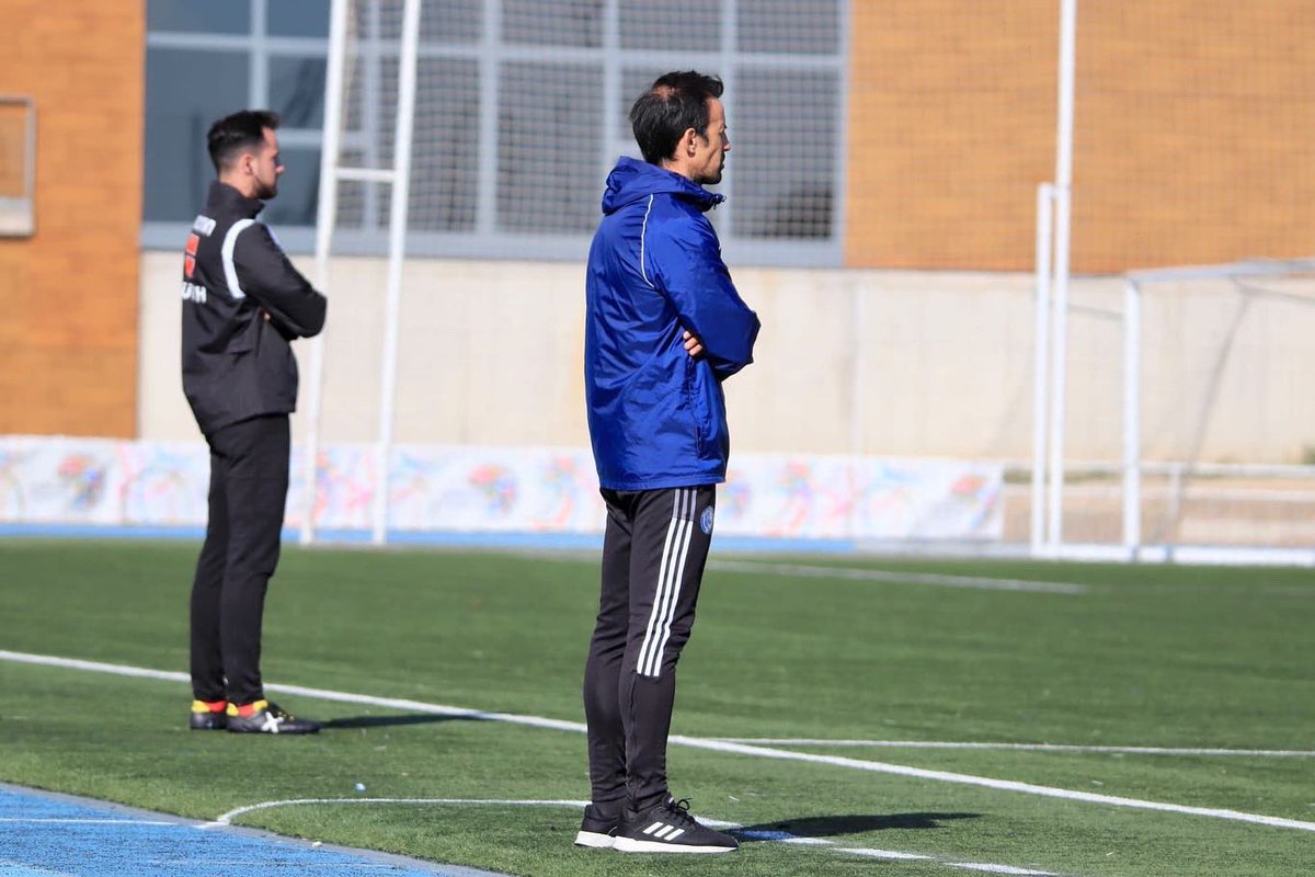 Gracias por el apoyo total. Como siempre y en cada partido, increíble!
No dejaremos de esforzarnos por dar más y mayores  alegrías a <a href="/LasRozas_CF/">Las Rozas CF</a> y a su afición!
#CorazonAzul 💙⚽️