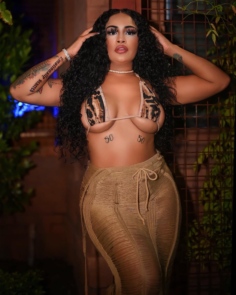 Vonnbamb's tweet photo. Issa a #vonnbamb thread β¦π΄
πΈ : @craigvisionz
#fypage #foryou
#melaninpoppin #blackgirlmagic #promomodels #lilbooty #natural #exotic #cardi #mixedgirl #onlyfans https://t.co/QUqIxmTaA3