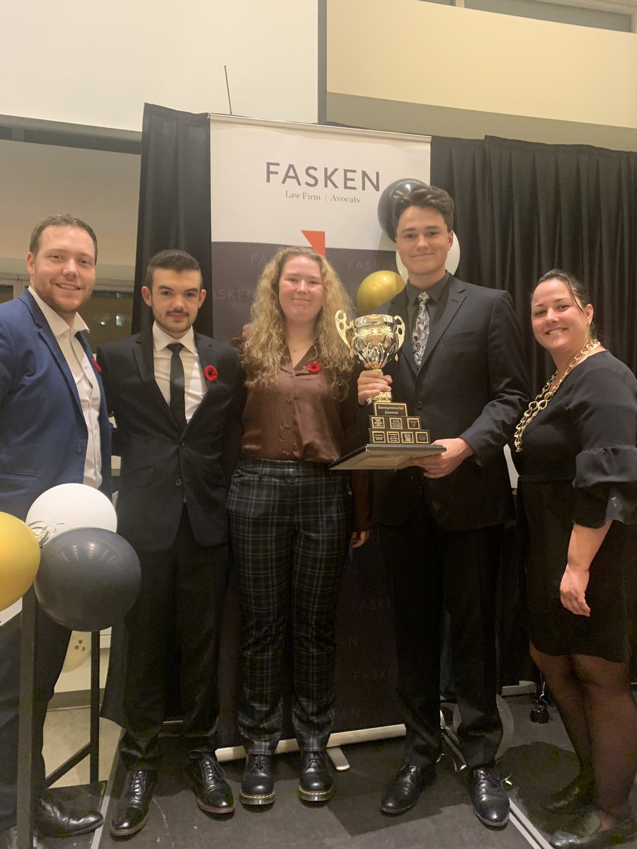FabienGeographe's tweet photo. Les Dynamos de Casselman @CSDCEO remportent la 1re place de la finale du volet entrepreneuriat du concours Place À La Jeunesse #PALJ à @Telfer_UdO ce weekend! L’équipe remporte des bourses totalisant 16 000$! Félicitations à mes élèves! 🎉 https://t.co/PGU5rCKniF