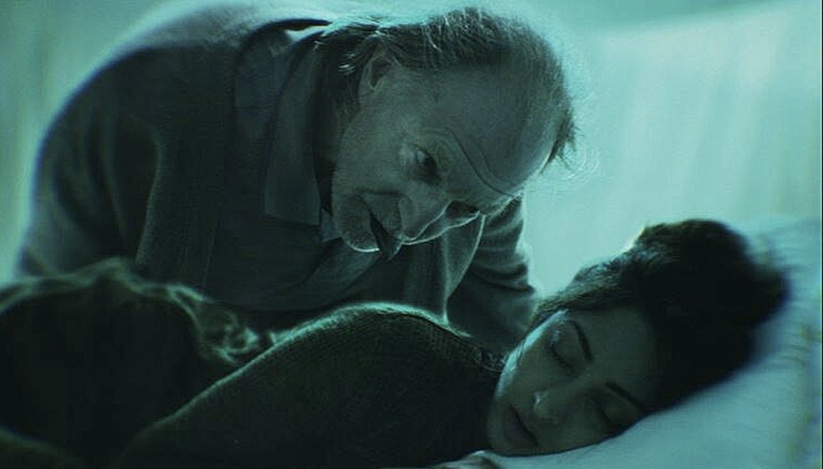 FloatHorror's tweet photo. What do you think of tonight’s #horror movie; #AwaitFurtherInstructions?
The movie explores the consequences of blindly following instructions without questioning them and how it can lead family turning on one another. Surprisingly, this came out before the Covid19 Pandemic. https://t.co/vW0KkOSzOm