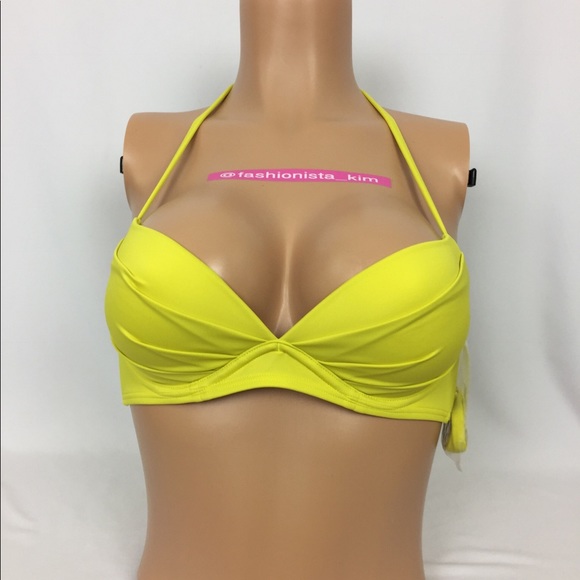 BorgenSabina's tweet photo. So good I had to share! Check out all the items I'm loving on @Poshmarkapp from @FashionistaKim #poshmark #fashion #style #shopmycloset #victoriassecret #lululemonathletica #twolips: https://t.co/vm3Qij2Ggb https://t.co/pUGRgiXdF3