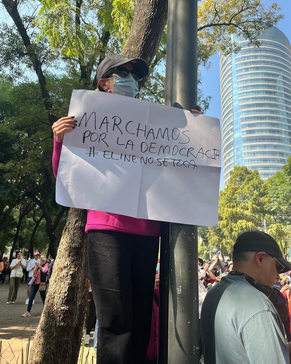 diosaham's tweet photo. Yo marcho para que la democracia no conozca la  marcha atrás #ElINENoSeToca https://t.co/GmJ04TpcOP