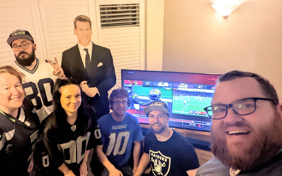 simonDJwilson's tweet photo. Can't beat a bit of @ScottHanson and #redzone #nflredzone in the UK, gotta love Monday mornings 😂 https://t.co/zv6P8008vr