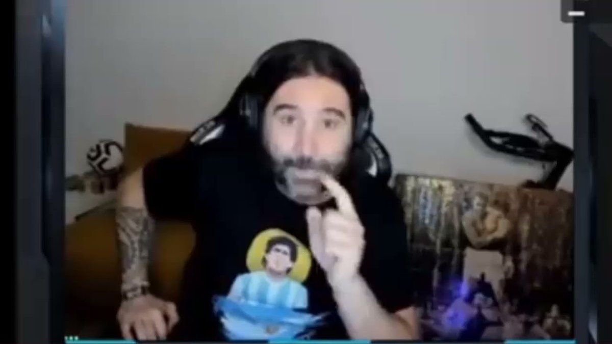 “Sì ma Antonio, questo è un 3-0 bugiardo, avete visto il cazzo di Maurizio Sarri? Sì esatto, il pisello, il ciciriello, la minchia, la verga. E le palle? Belle, rotonde, piene e succose. Questo non può che essere una vittoria dei servi”
