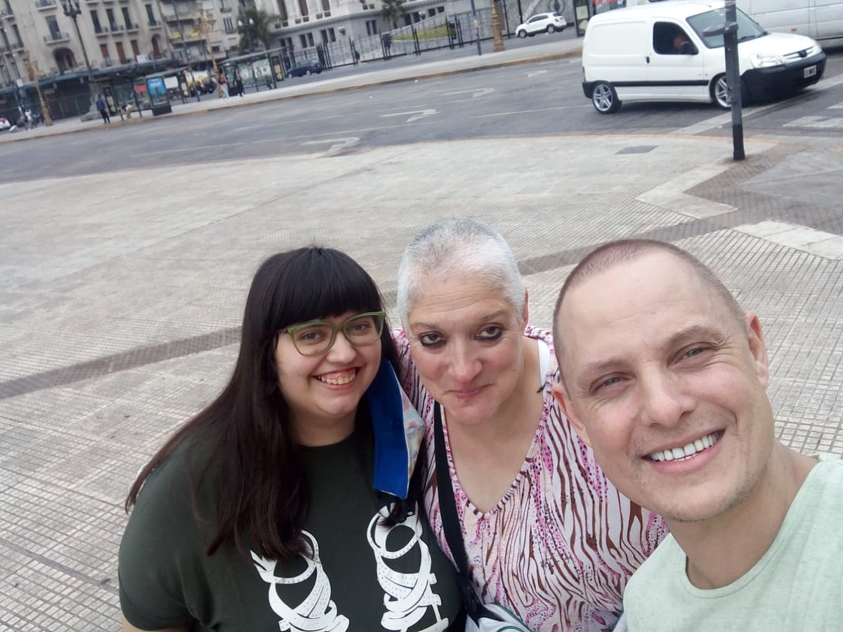 arcerito_myriam's tweet photo. @hectorlocutor @liopecoraro @BelenOronaOk 12/11 2022 @arcerito_myriam ESTÁ FOTO FUE TOMADA POR EL GRAN CONDUCTOR DEL #RunRunDelEspectaculo @cronica ÍBAMOS CAMINADO POR EL CONGRESO DE LA NACIÓN Y NOS ENCANTÓ LA BUENA ONDA Y LA SIMPATÍA DE LIO @arcerito_myriam 13/11 2022 https://t.co/yPym5wIYY7