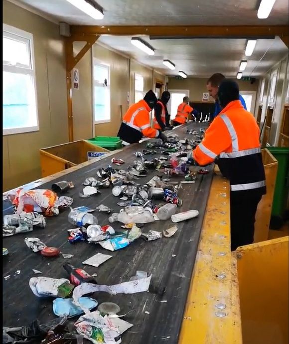 FreshStartWaste's tweet photo. Our investment of £750,000 into our Materials Recovery Facility has been worth every penny as we regularly hit our recycling targets. We’re working hard towards our Zero to Landfill goal. #ZeroToLandfill 
https://t.co/BQqnSbIIMk https://t.co/zvJz8SMM6R