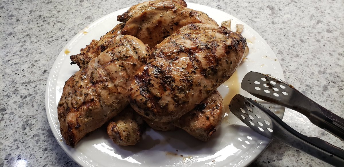 The_Brian_Life's tweet photo. Lovely wifee @KandBWallace just grilled up some deadly marinated chicken breast. So good!!!
#Shegrills
#Grillqueen https://t.co/Xvw4xWvwSZ