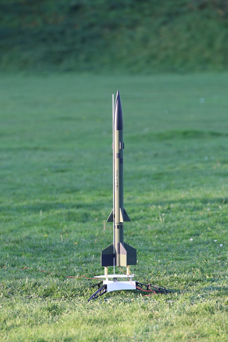 JBaur7's tweet photo. Also launched my NikeX model rocket from Q-Modelling. This is a long-discontinued kit: it's the 1.96:1 scale version from the Retro Model Series. Paint finish was chrome olive and black instead of white and black. Successful deployment, however it got stuck in a tree... https://t.co/qkMmngYK60