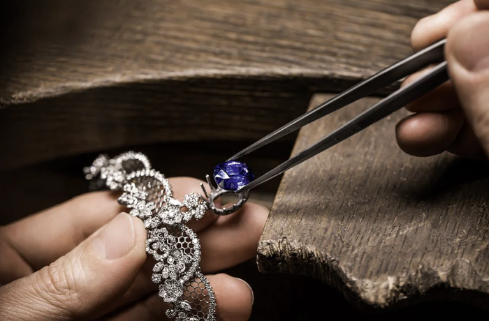 Jeweler_Connect's tweet photo. Imagine while you are out and about you see several people wearing the same jewelry design you are wearing. After you noticed other people wearing the same jewelry as you are, it feels like it takes your special feeling away. https://t.co/nYfSir2W41 https://t.co/sVRiuptzUQ