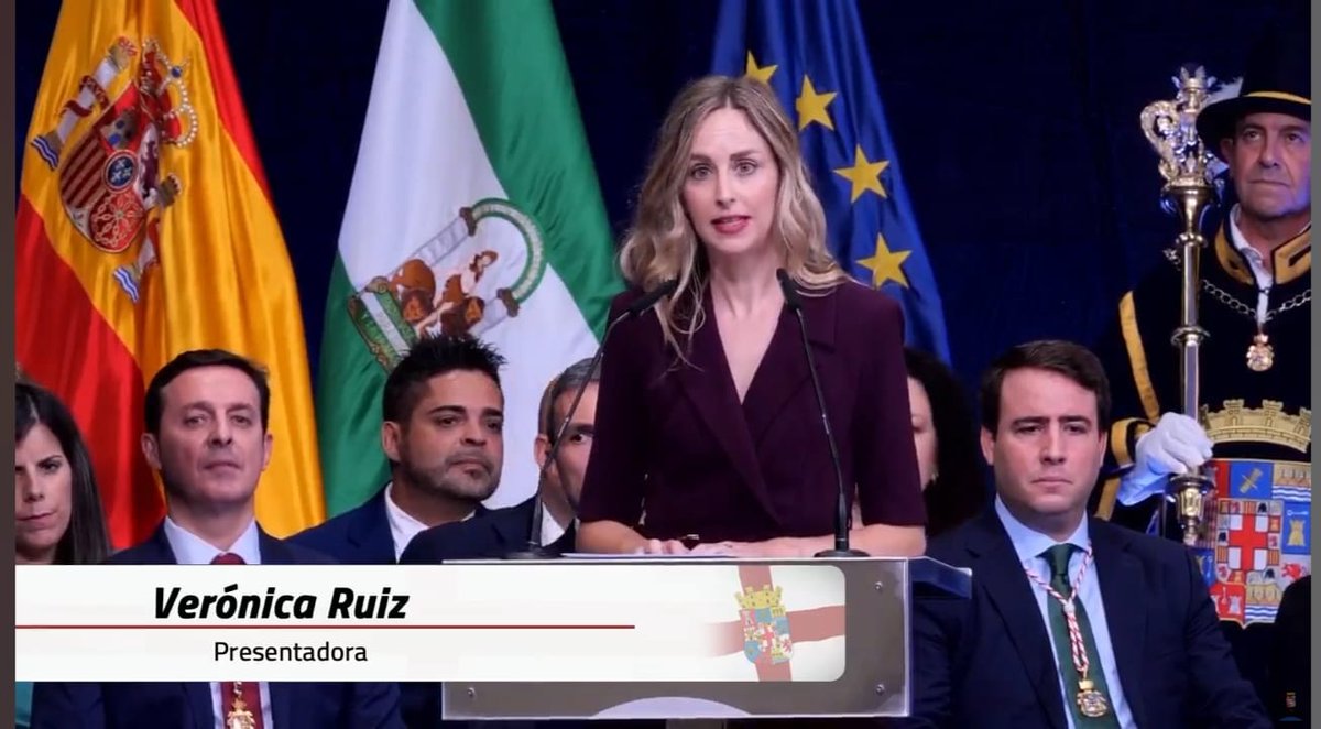 Gracias a <a href="/dipalme_almeria/">Diputación Almería</a> por otorgarme el honor de presentar el acto del #DiadelaProvincia. Enhorabuena a #CarlosHerrera por la Medalla de Oro <a href="/HerreraenCOPE/">Herrera en COPE</a> <a href="/losfosfonautas/">Los Fosfonautas📻🇪🇸</a> <a href="/COPEAlmeria/">COPE Almería</a>