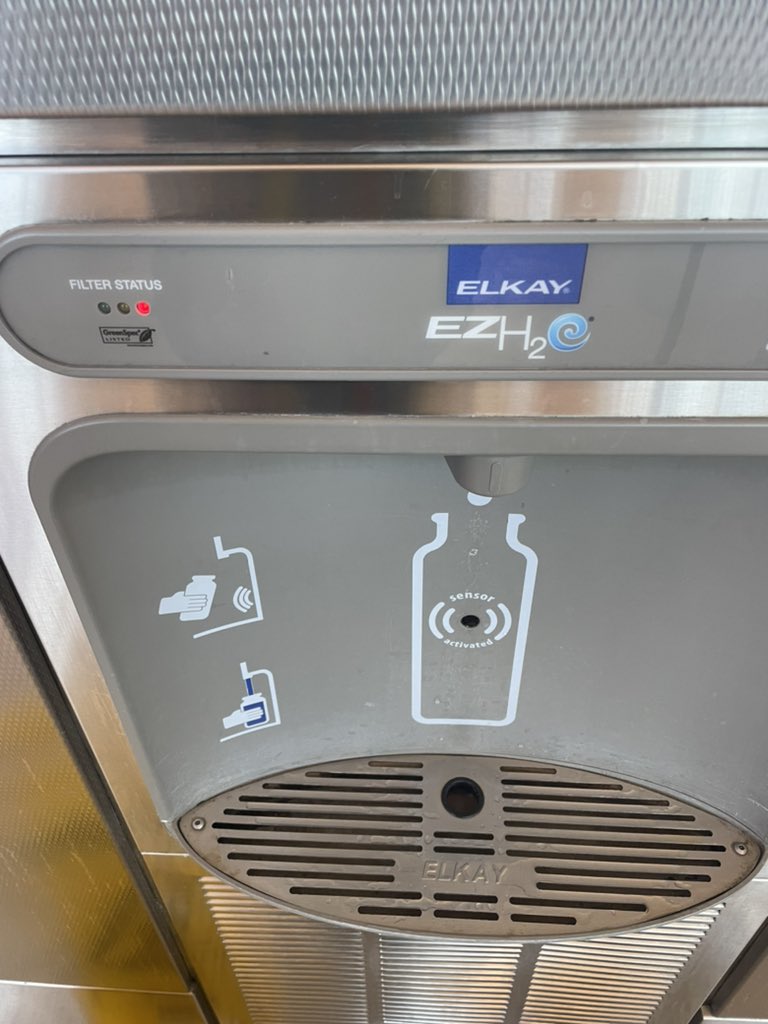 its_meme_'s tweet photo. @iah please change your water filters :( https://t.co/cGkpTGyZkS
