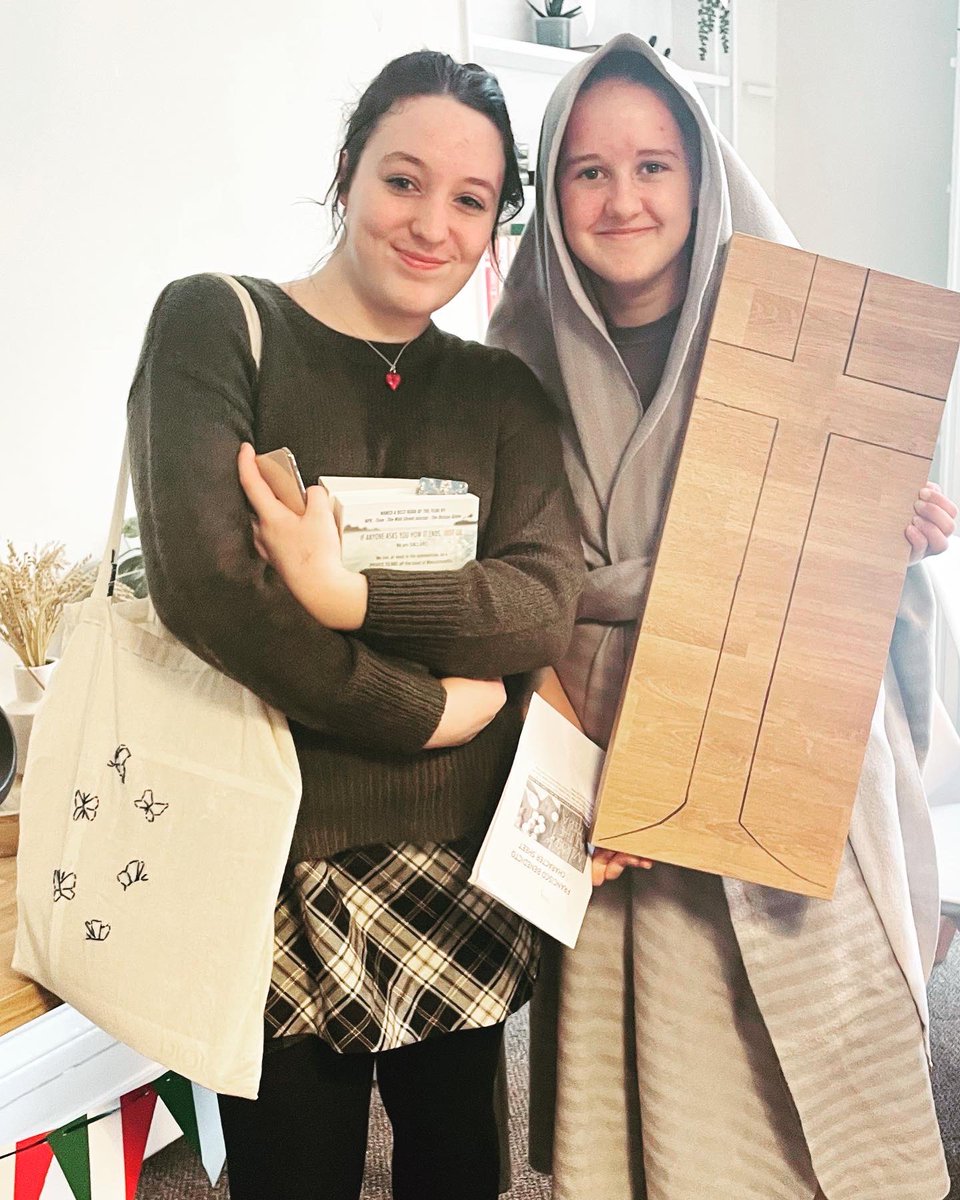 It was MURDER AT THE PIZZERIA this afternoon in Welland as the crew got into character and unravelled the plot of their Murder Mystery Party whilst enjoying a slice of pizza or two!