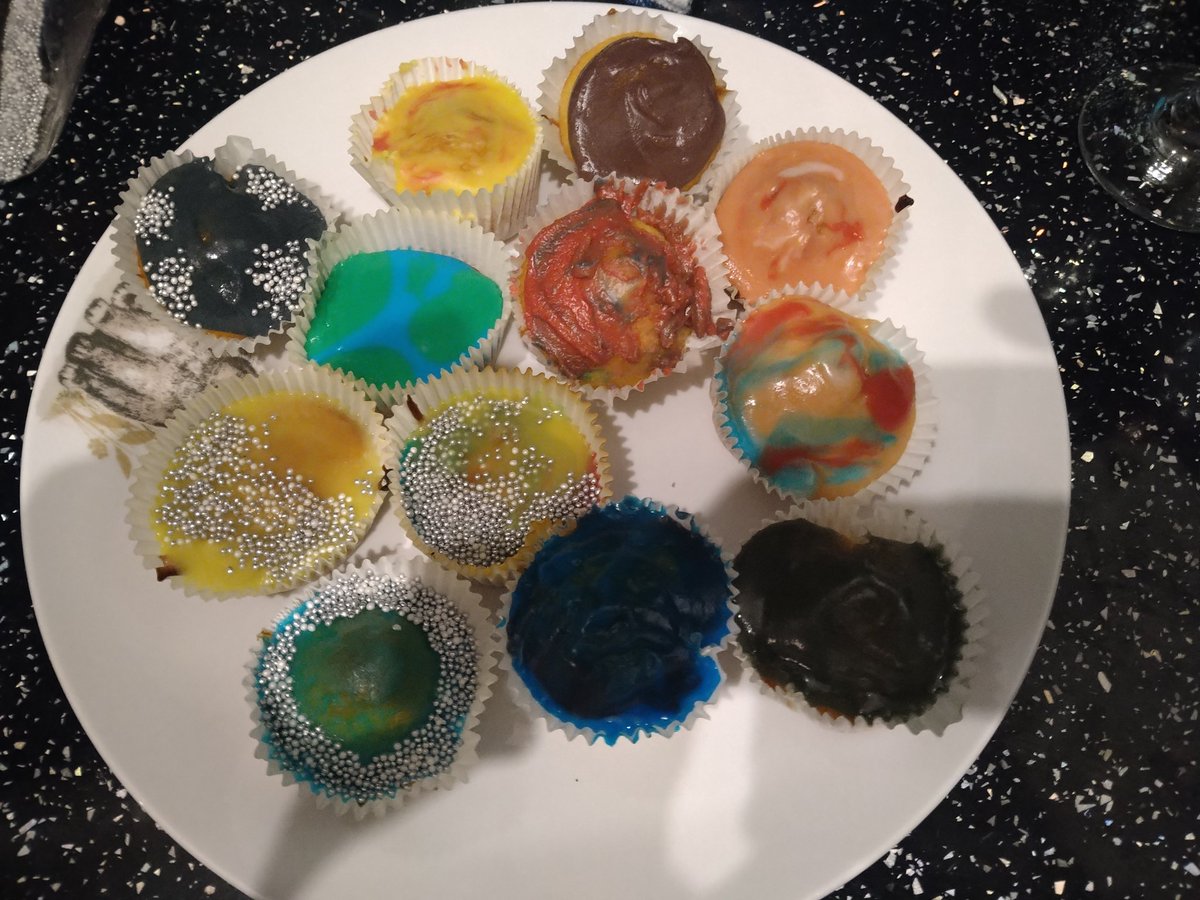 SharonSales14's tweet photo. Planet buns by Ethan 
@_MrsBG @Daniell65126960 @amandacameron85 https://t.co/MIWn5Y7z1J