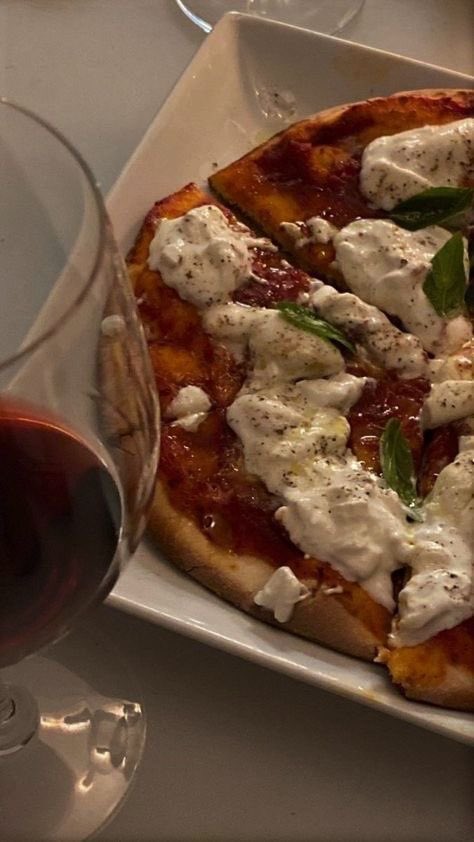 liviuuh's tweet photo. pizza night https://t.co/zJEoxyYJBW
