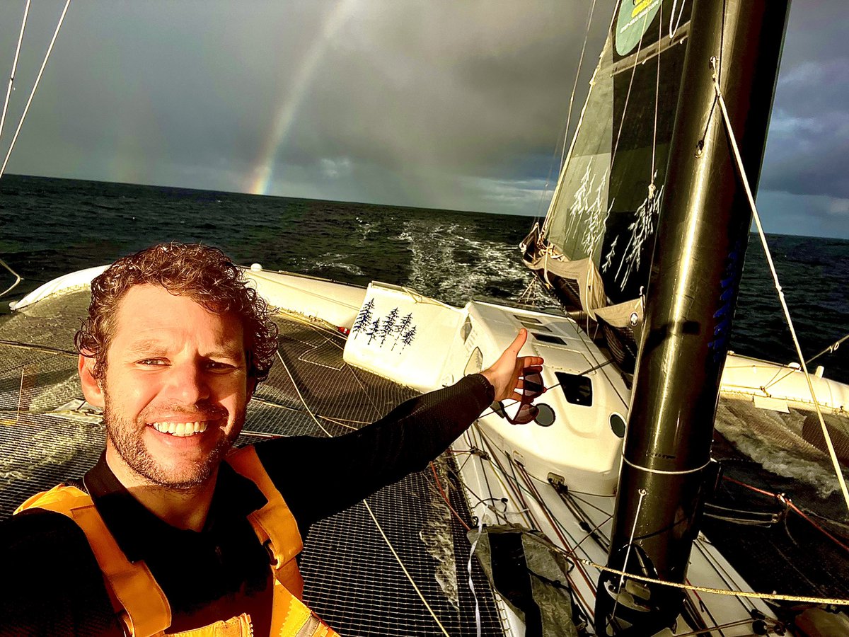 Arthebrave's tweet photo. Une dernier avant la nuit (qui sera plus longue que celle d’Arthur…) #rainbowman
#Mieux #progresserensemble https://t.co/MgkGaKmWd3